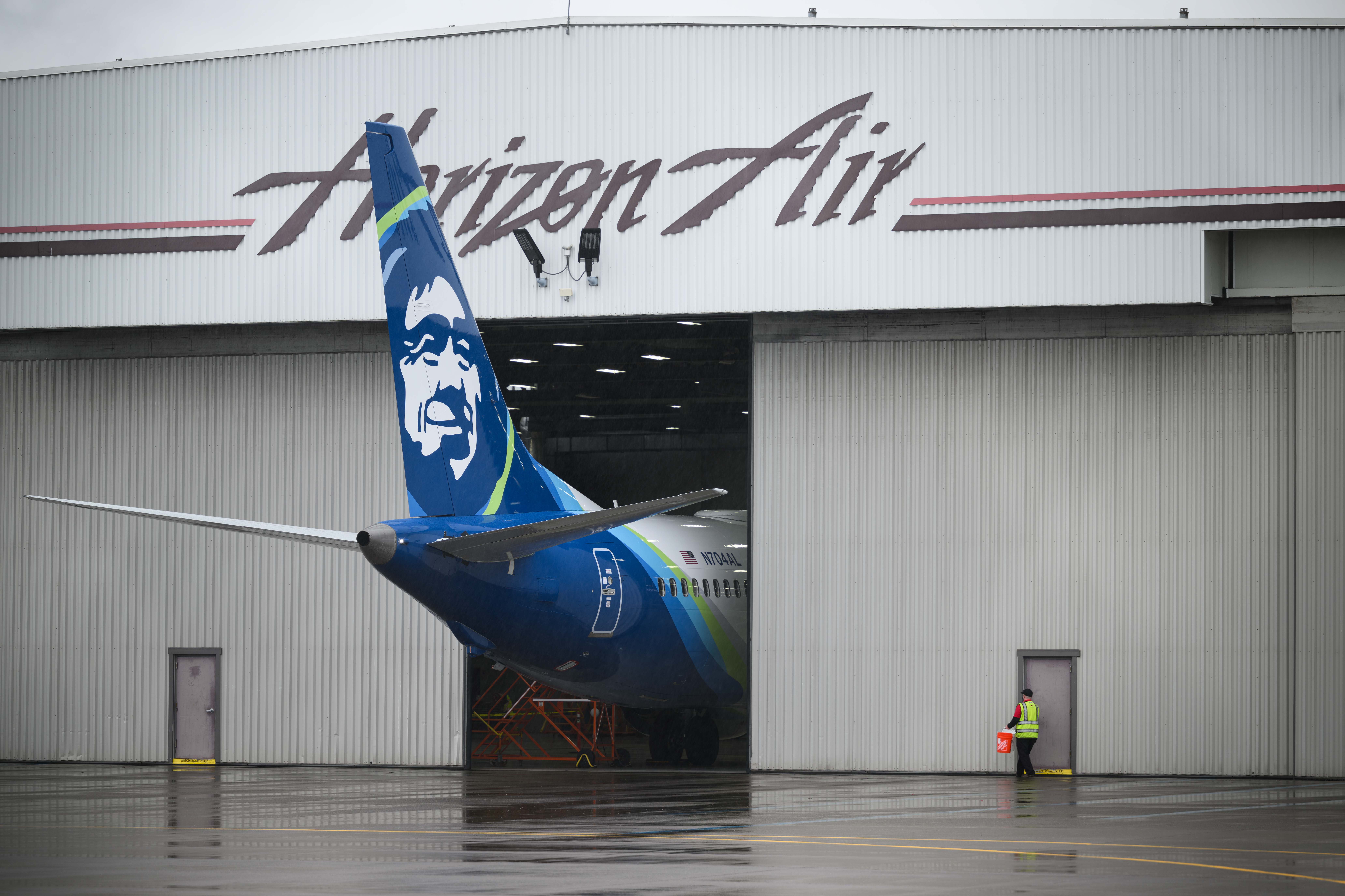 Boeing Sued by Alaska Air Passengers Over 737 Max 9 Door Blowout - Vimarsana News